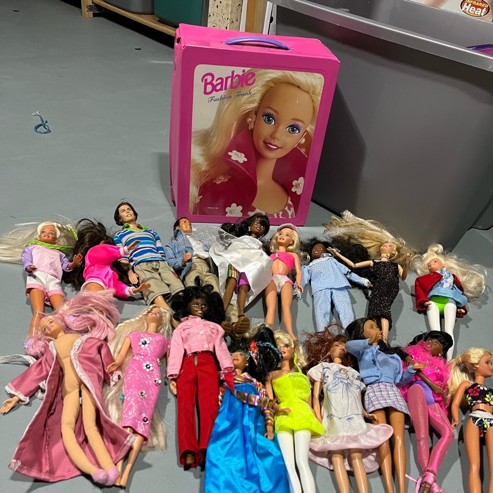 Like New Big Lot of Barbie Dolls, clothes and accessories